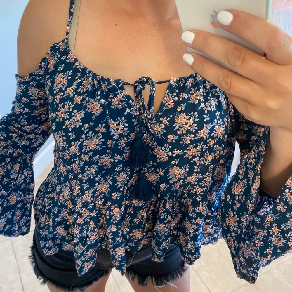 AE Blouse - Picture 2 of 4
